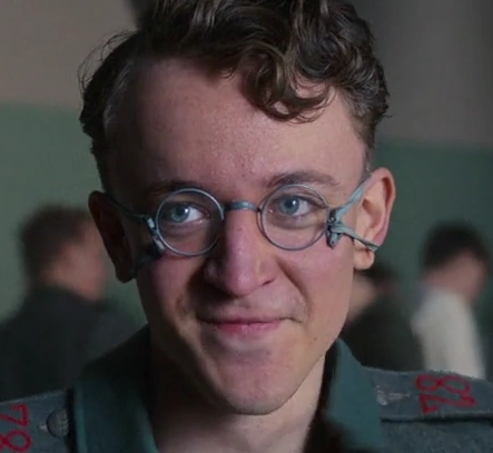 Arquivo:ImWestenNichtsNeues2022LudwigBehm.png