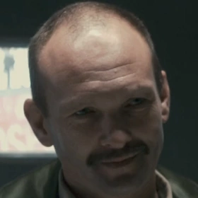 Arquivo:Doce Vingança (2010) - Delegado Storch (Andrew Howard).png