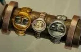 Arquivo:Relojes piratas Robots.jpg