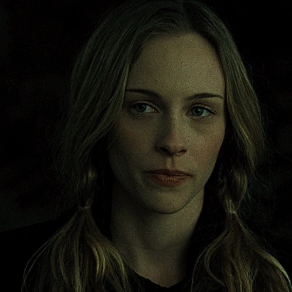 Arquivo:Chica en funeral 2-THRNG.webp