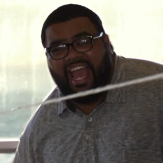 Arquivo:Homem gritando na balsa (HA-DVAL).png