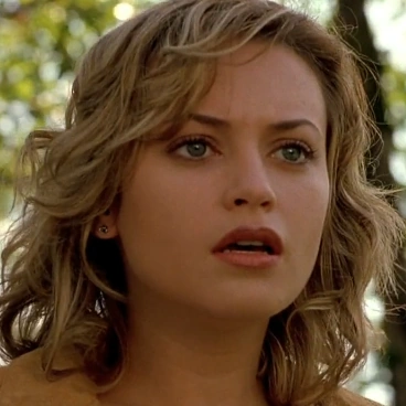 Arquivo:FCJLori Campbell.png