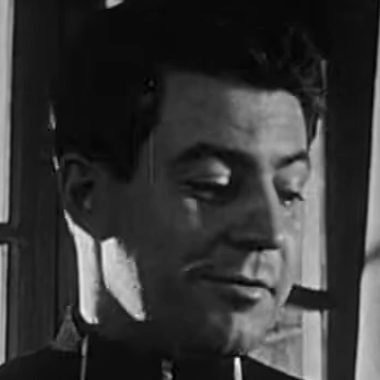 Arquivo:A Canção de Bernadette - Padre Pomian.png