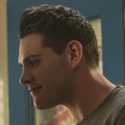 Arquivo:Teen Tom Keller (Riverdale).png