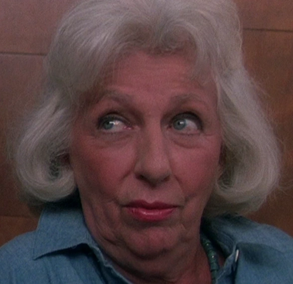 Arquivo:Atração Mortal (1989) - Professora.png
