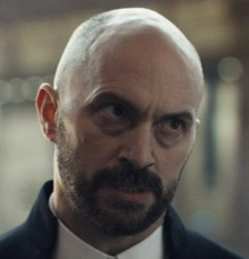 Arquivo:Padre MacPhail - LMO.png