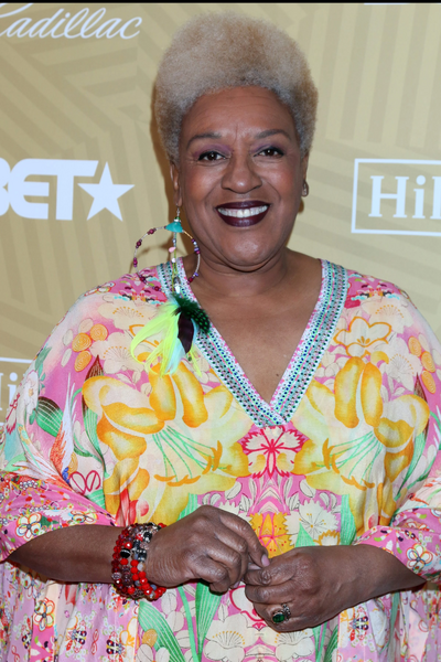 Arquivo:CCH Pounder.jpg