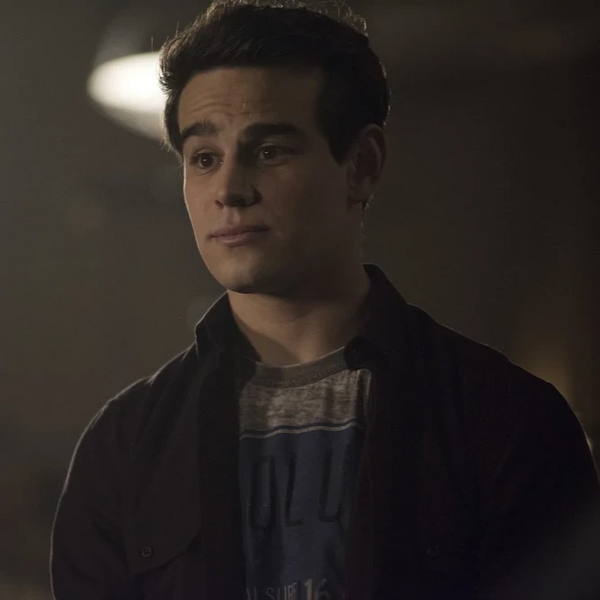 Arquivo:Simon Lewis.webp