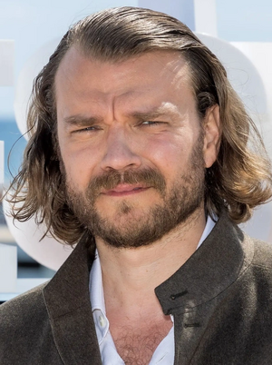 Pilou Asbæk.png