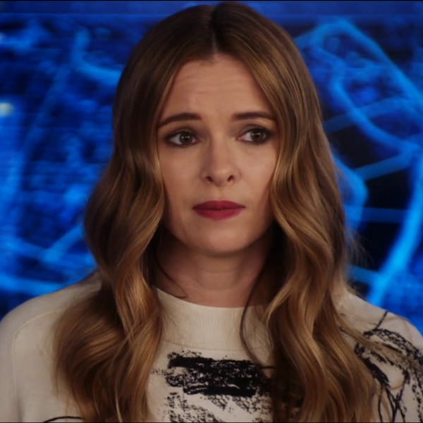 Arquivo:Caitlin Snow.png