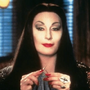 Mortícia Addams em A Família Addams (1991) (S&C) e A Família Addams 2 (Álamo)