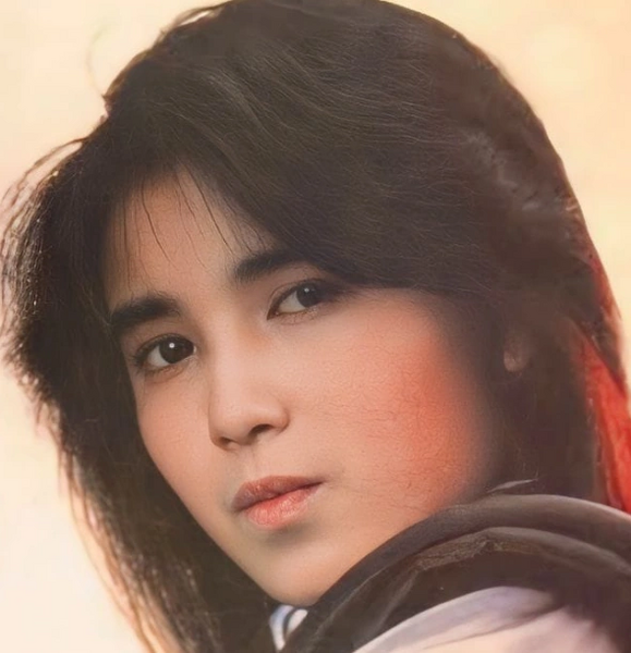 Arquivo:Tomoko Uesugi.png
