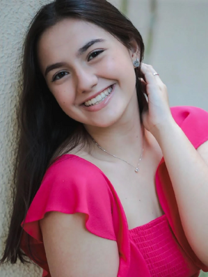 Clarah Passos.jpg