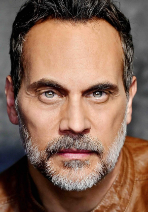 Todd Stashwick.jpg