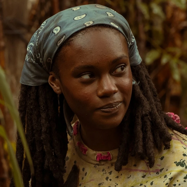 Arquivo:Akilah (S2-) - Yellowjackets.jpg