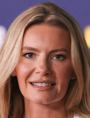 Elisha Cuthbert.png