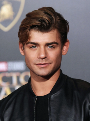 Garrett Clayton.png
