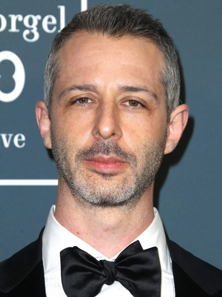 Arquivo:Jeremy Strong.jpg