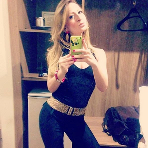 Débora "dos falsetes".jpg