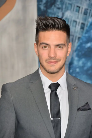 Vadhir Derbez.webp