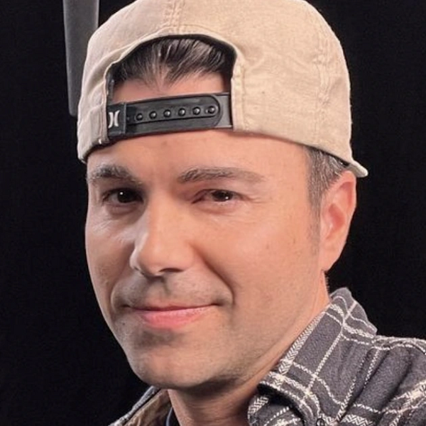 Arquivo:Mark Braxton Rober.png