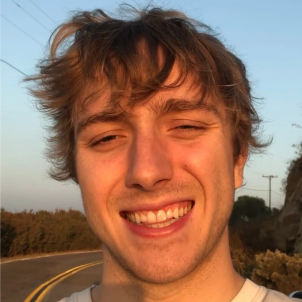 Arquivo:Mack Hopkins - Airrack.png