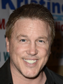 Voz recorrente de Lochlyn Munro