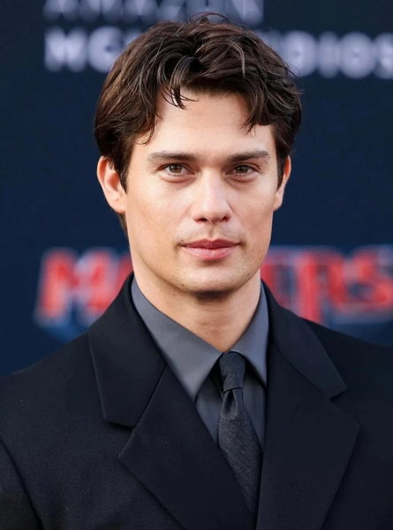 Arquivo:Nicholas Galitzine.jpg