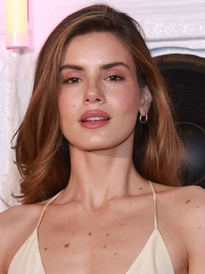 Camila Queiroz.jpg