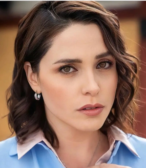 Karla Cossío.png
