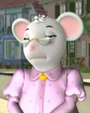Sra. Thimble em Angelina Ballerina: Os Seguintes Passos