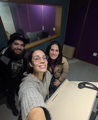 Myra Ruiz (Elphaba), Andrea Murucci (Diretora de dublagem) e Vini Diaferia (Técnico de captação) na UniDub