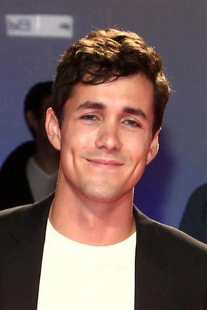Jonah Hauer-King2.png