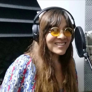 Nísia Back.png