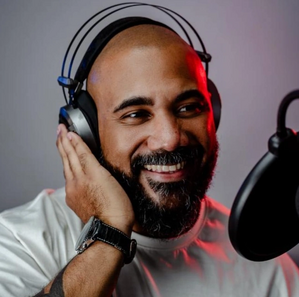 Alê Gomes.png