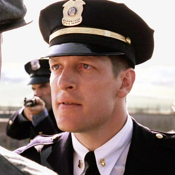 Arquivo:Capitão Byron Hadley.jpg
