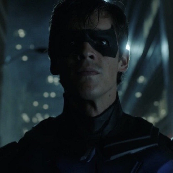 Arquivo:Nightwing Titans T2.png