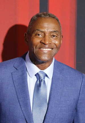 Carl Lumbly.jpg