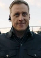 Osmund Priest "O Padre" em Dirk Gently - Detetive Holístico