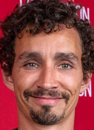Robert Sheehan.jpg