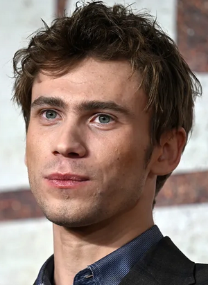 Owen Teague.png