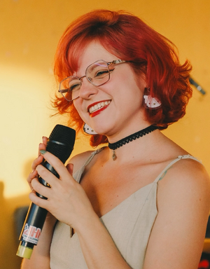 Nina Carvalho (Dubladora).png