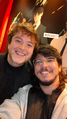 Dublador do Denji (Erick Bougleux) com o criador de conteúdo digital Gabriel Fanart na Pré-Estreia em São Paulo 20/08/2025.