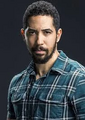 Oficial Ray Perry em SEAL Team - Soldados de Elite