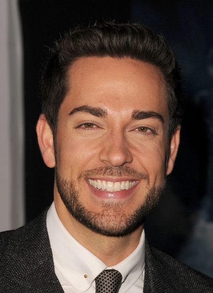 Arquivo:Zachary Levi.jpg