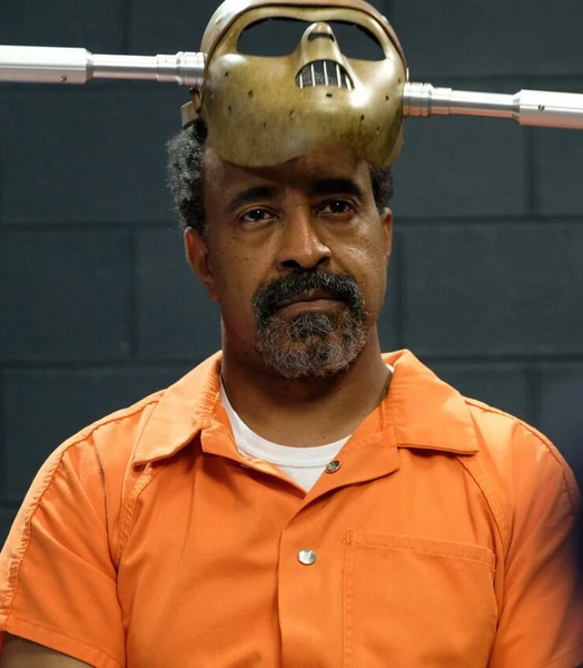 Arquivo:Caleb Brooklyn 99.jpg