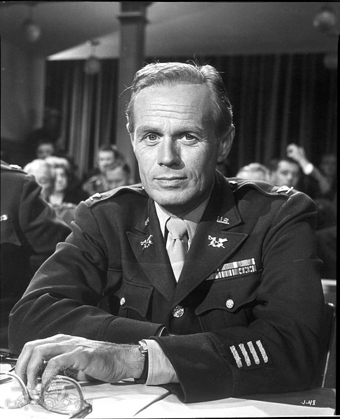 Arquivo:Richard Widmark.png