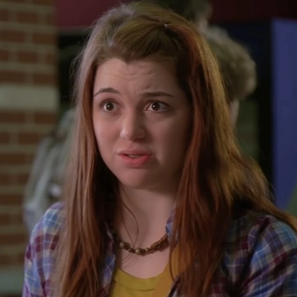 Arquivo:Abby Hanover Mean Girls 2.webp
