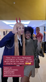 Dubladora da Power (Pamella Rodrigues) com uma cosplayer da sua personagem na Pré-Estreia.