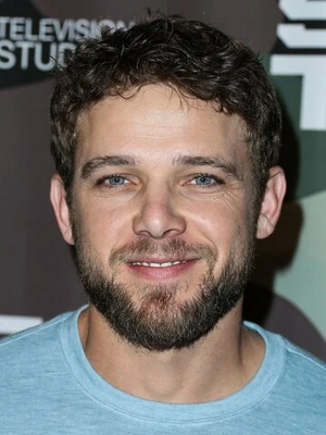 Max Thieriot.jpg